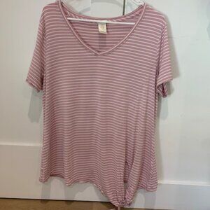 🌸✨ Matty M Dusty Petal V-Neck Tie Tee – Size XL ✨🌸